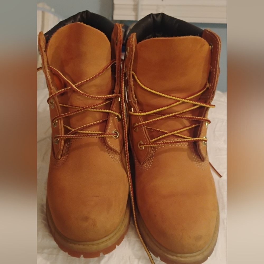 Tan Leather Lace-Up Boots with Rounded Toe